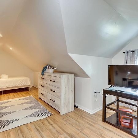 Modern Northfield Cottage With Yard! Екстериор снимка