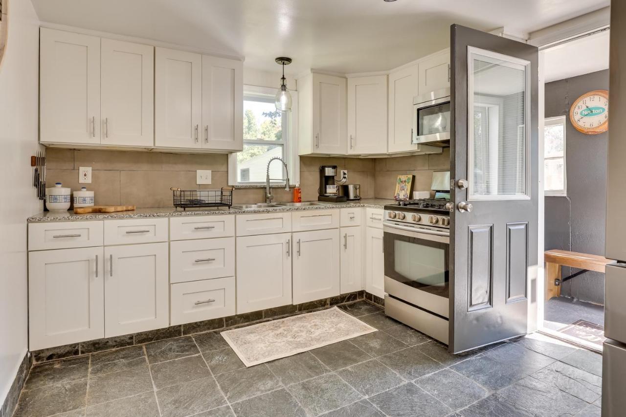 Modern Northfield Cottage With Yard! Екстериор снимка